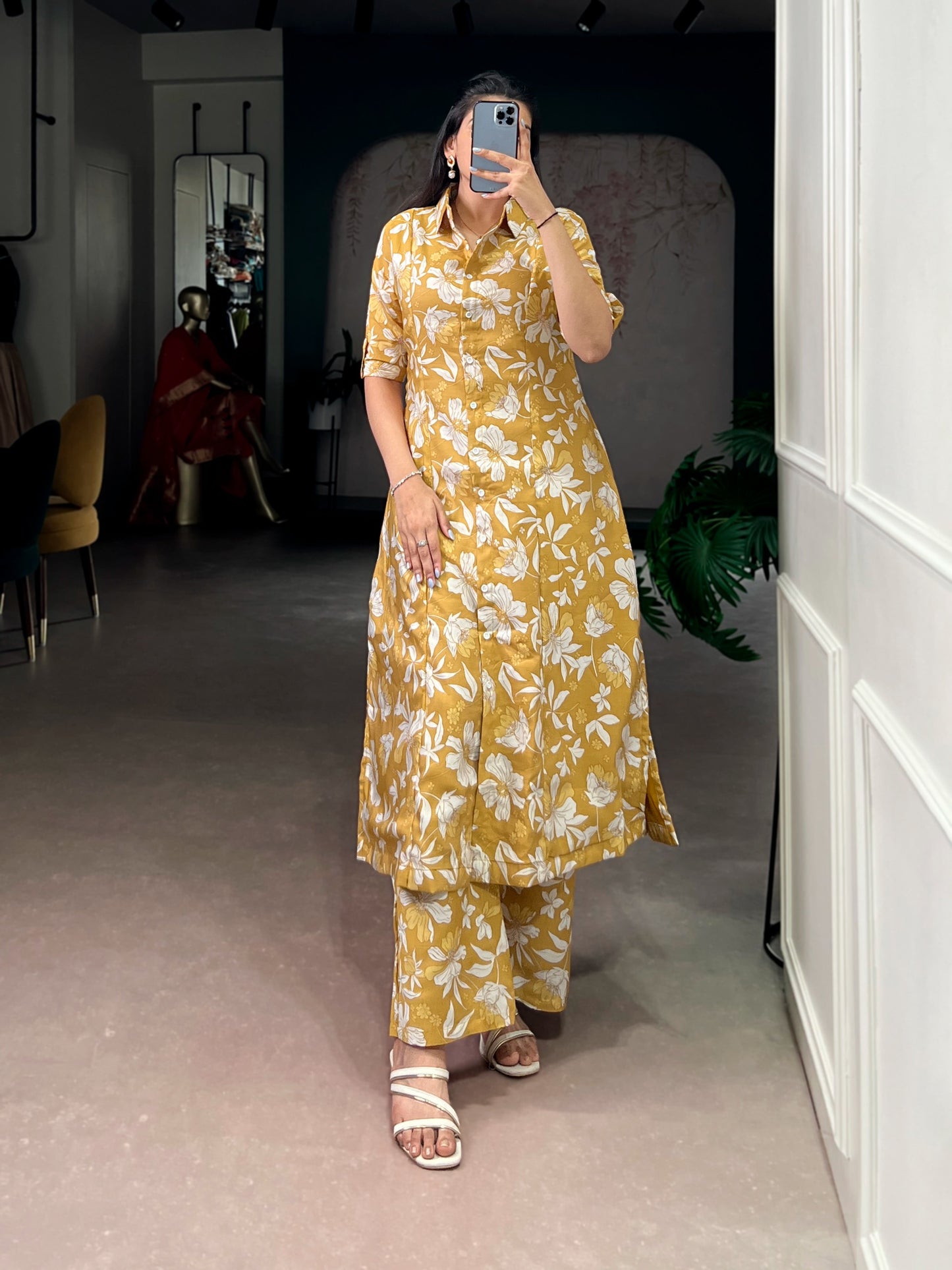 Floral print paired with foil work detailing on breathable P.V. Chanderi makes it perfect for casual festive days 🌸