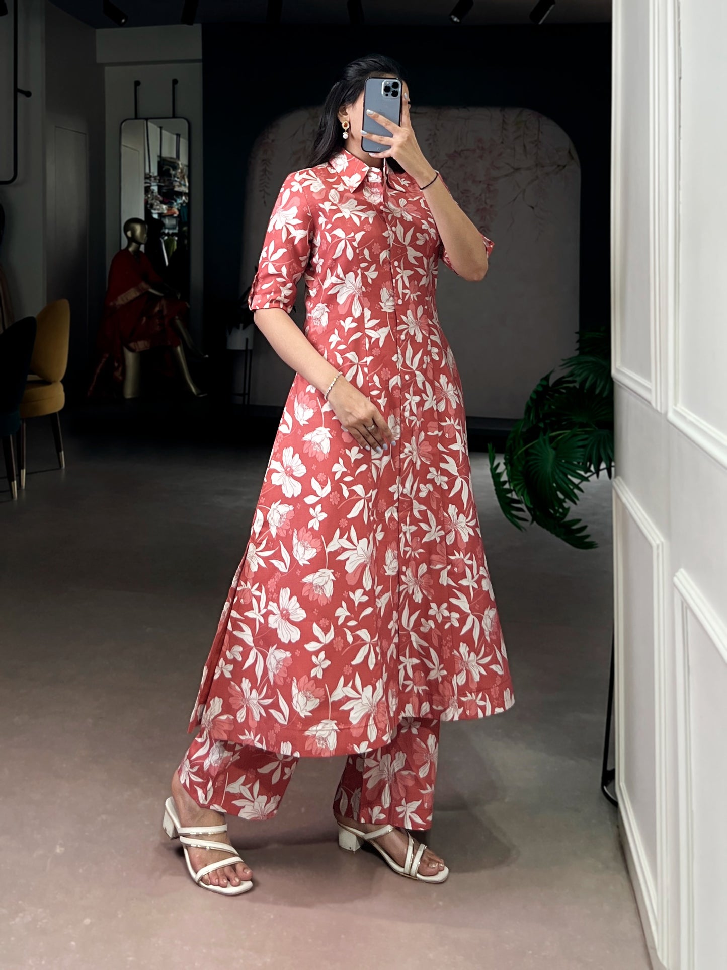 Floral print paired with foil work detailing on breathable P.V. Chanderi makes it perfect for casual festive days 🌸