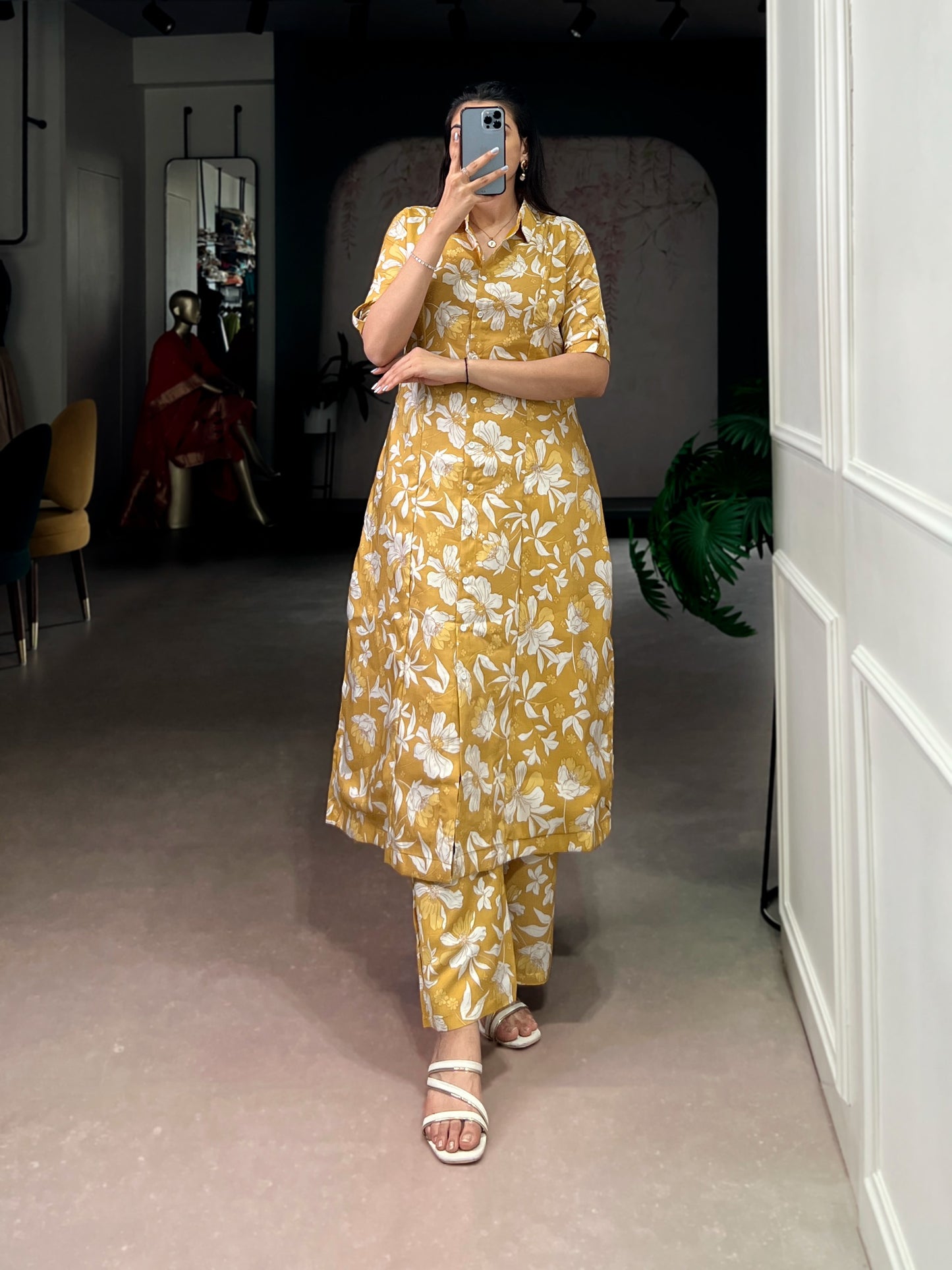 Floral print paired with foil work detailing on breathable P.V. Chanderi makes it perfect for casual festive days 🌸