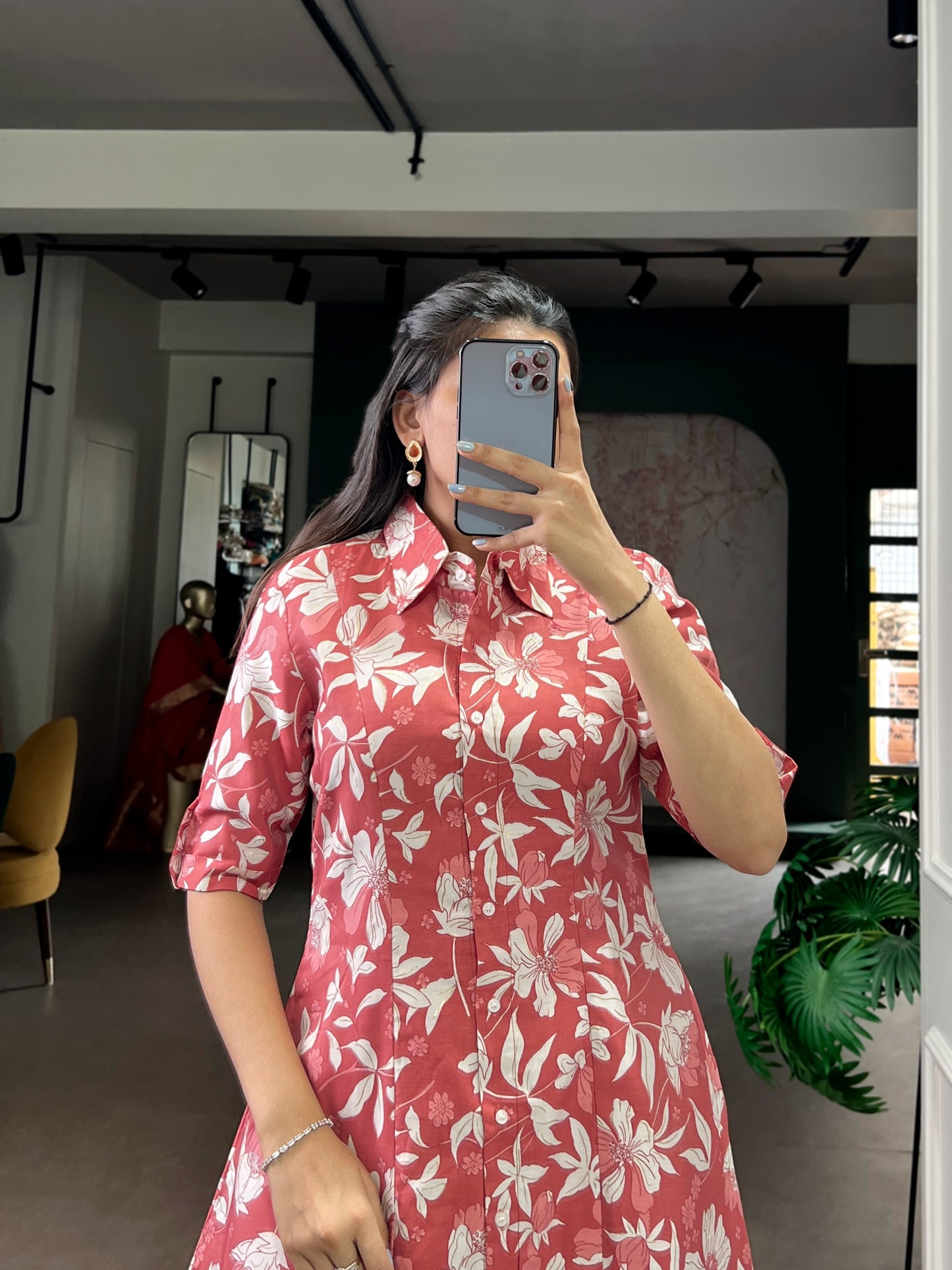 Floral print paired with foil work detailing on breathable P.V. Chanderi makes it perfect for casual festive days 🌸