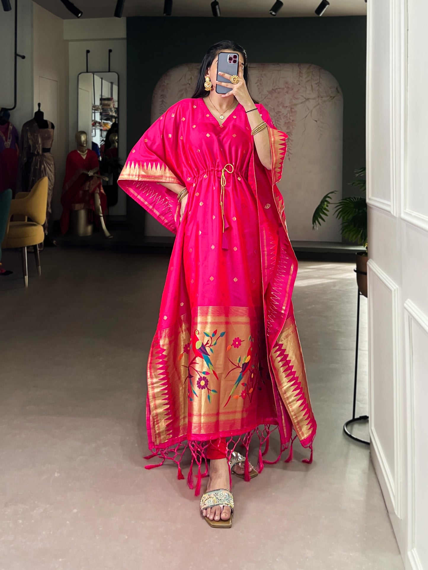 get traditional touch to your adoring this paithni kaftan is here to win hearts!🖤