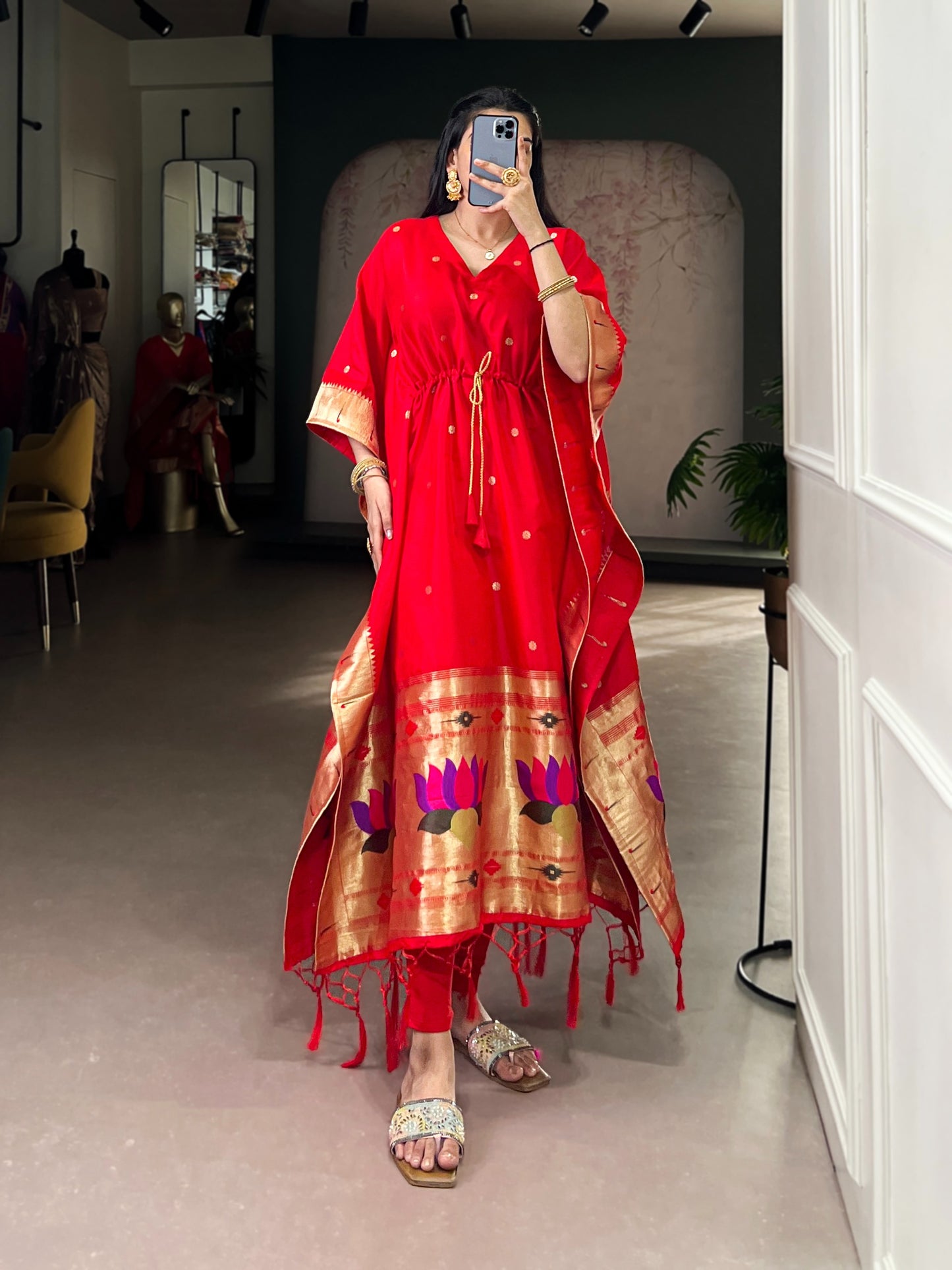 get traditional touch to your adoring this paithni kaftan is here to win hearts!🖤