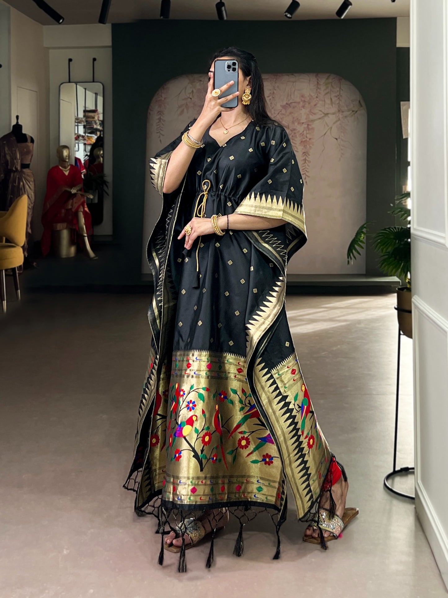 get traditional touch to your adoring this paithni kaftan is here to win hearts!🖤
