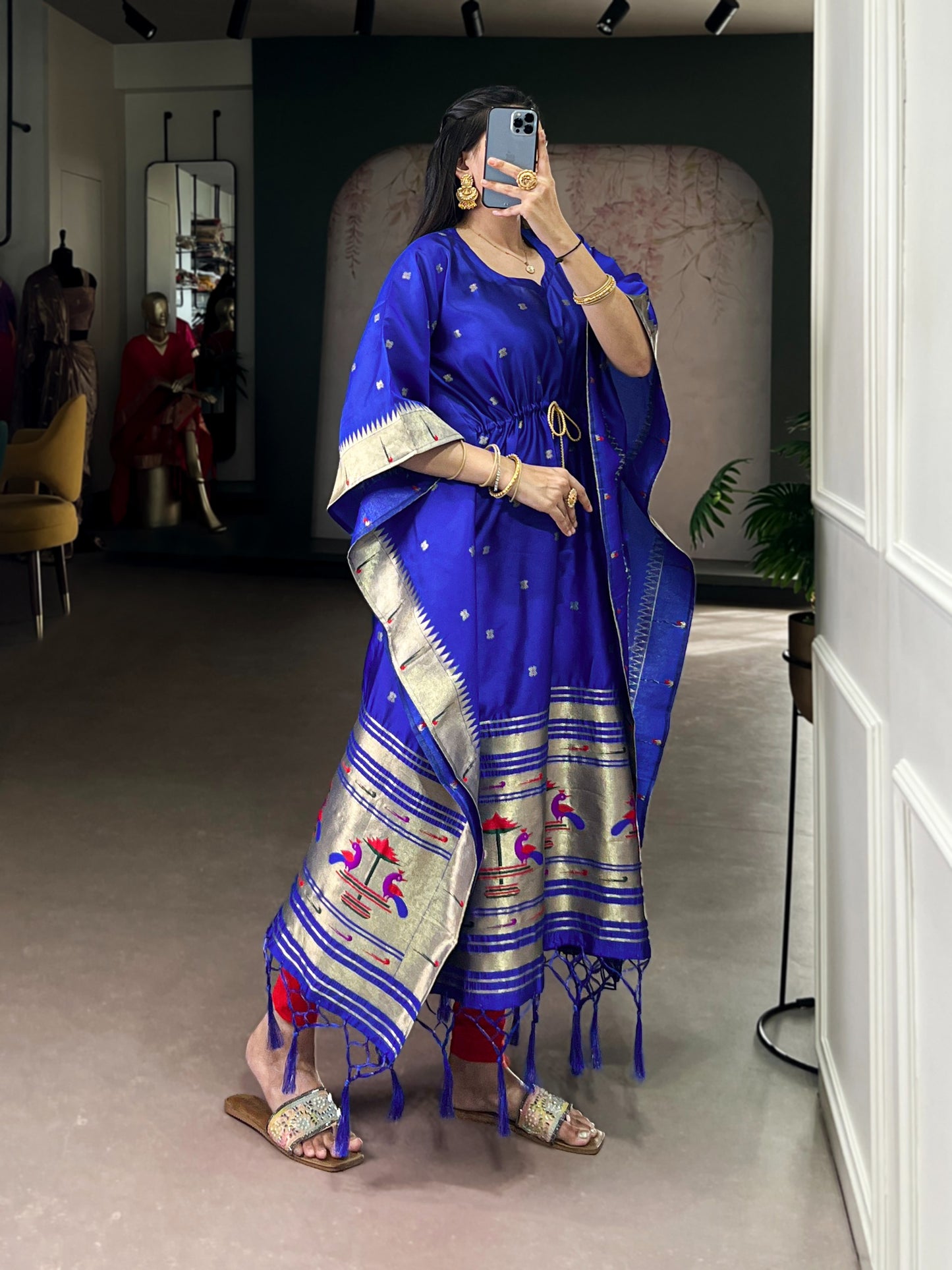 get traditional touch to your adoring this paithni kaftan is here to win hearts!🖤