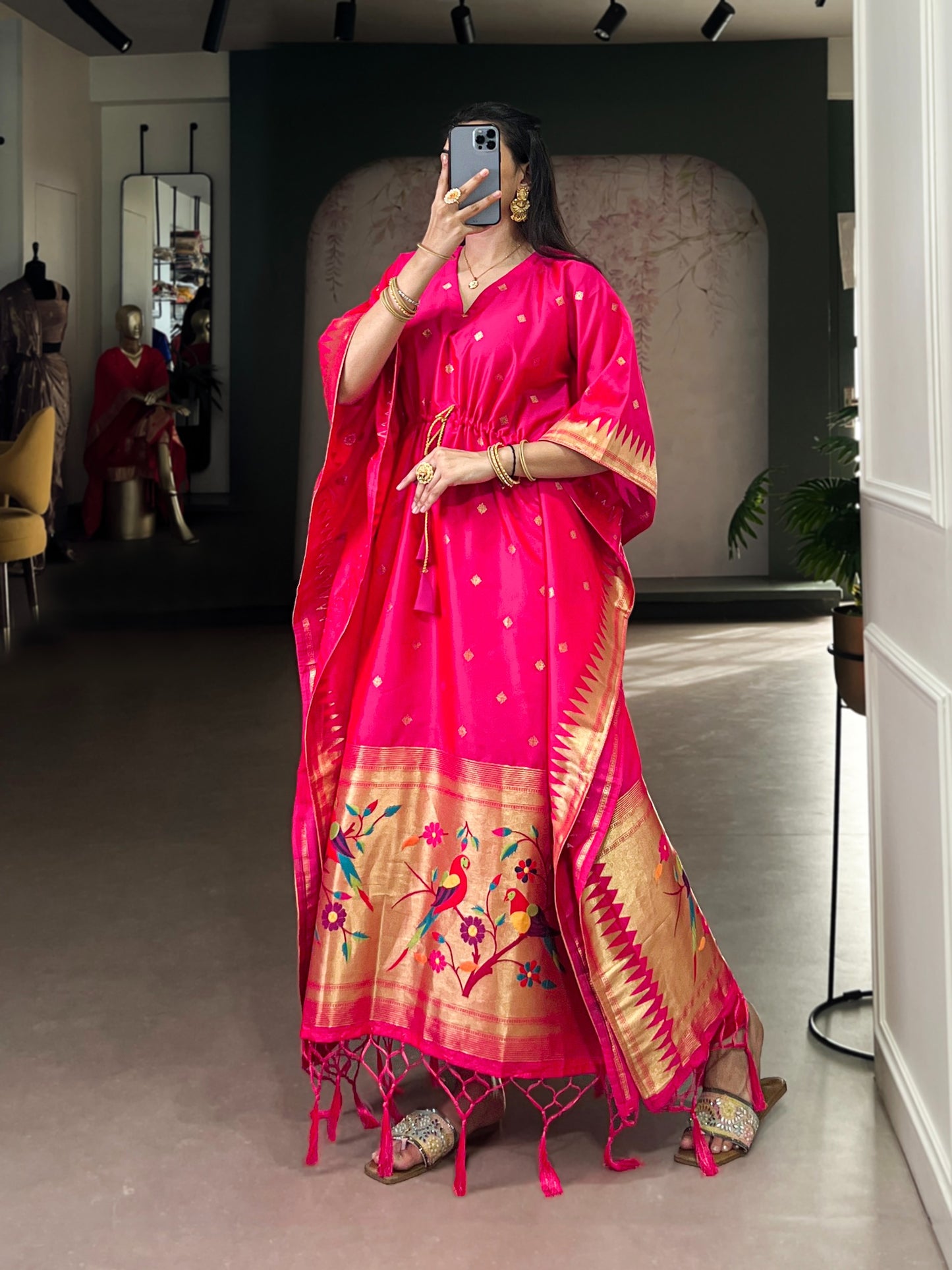 get traditional touch to your adoring this paithni kaftan is here to win hearts!🖤