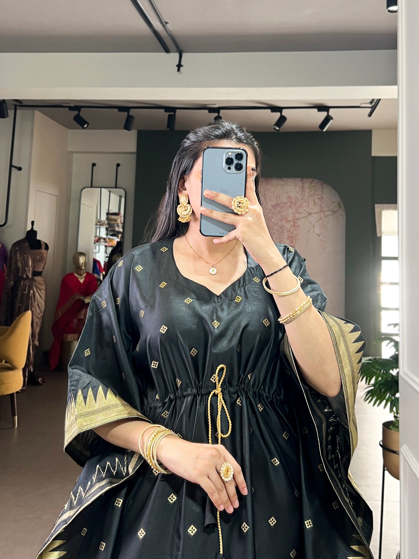 get traditional touch to your adoring this paithni kaftan is here to win hearts!🖤