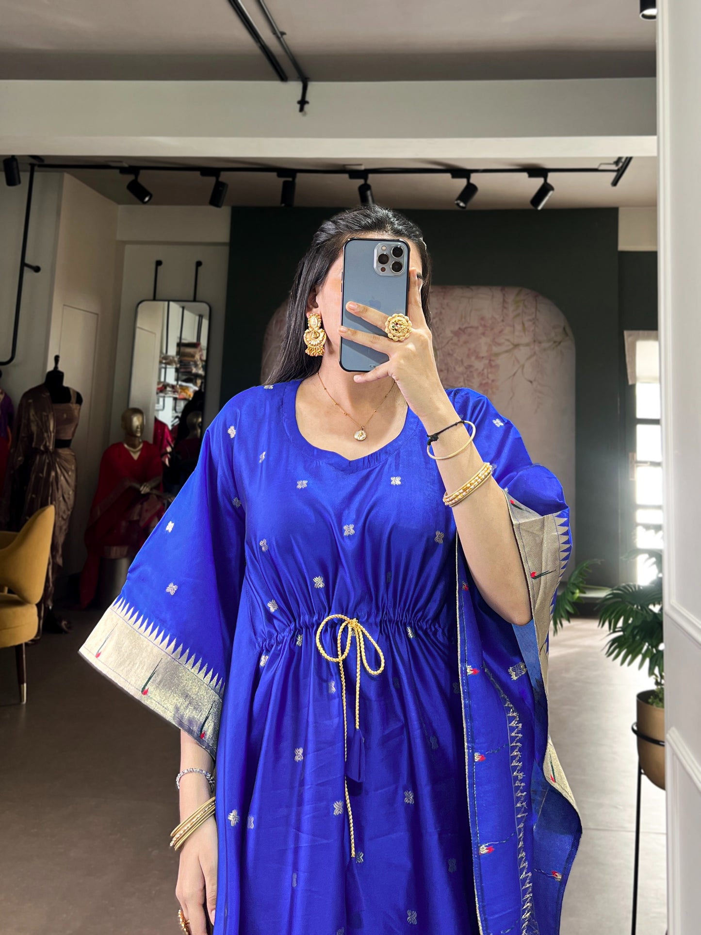 get traditional touch to your adoring this paithni kaftan is here to win hearts!🖤