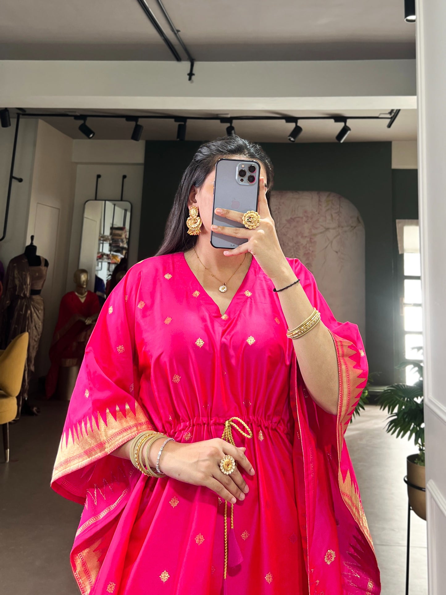 get traditional touch to your adoring this paithni kaftan is here to win hearts!🖤