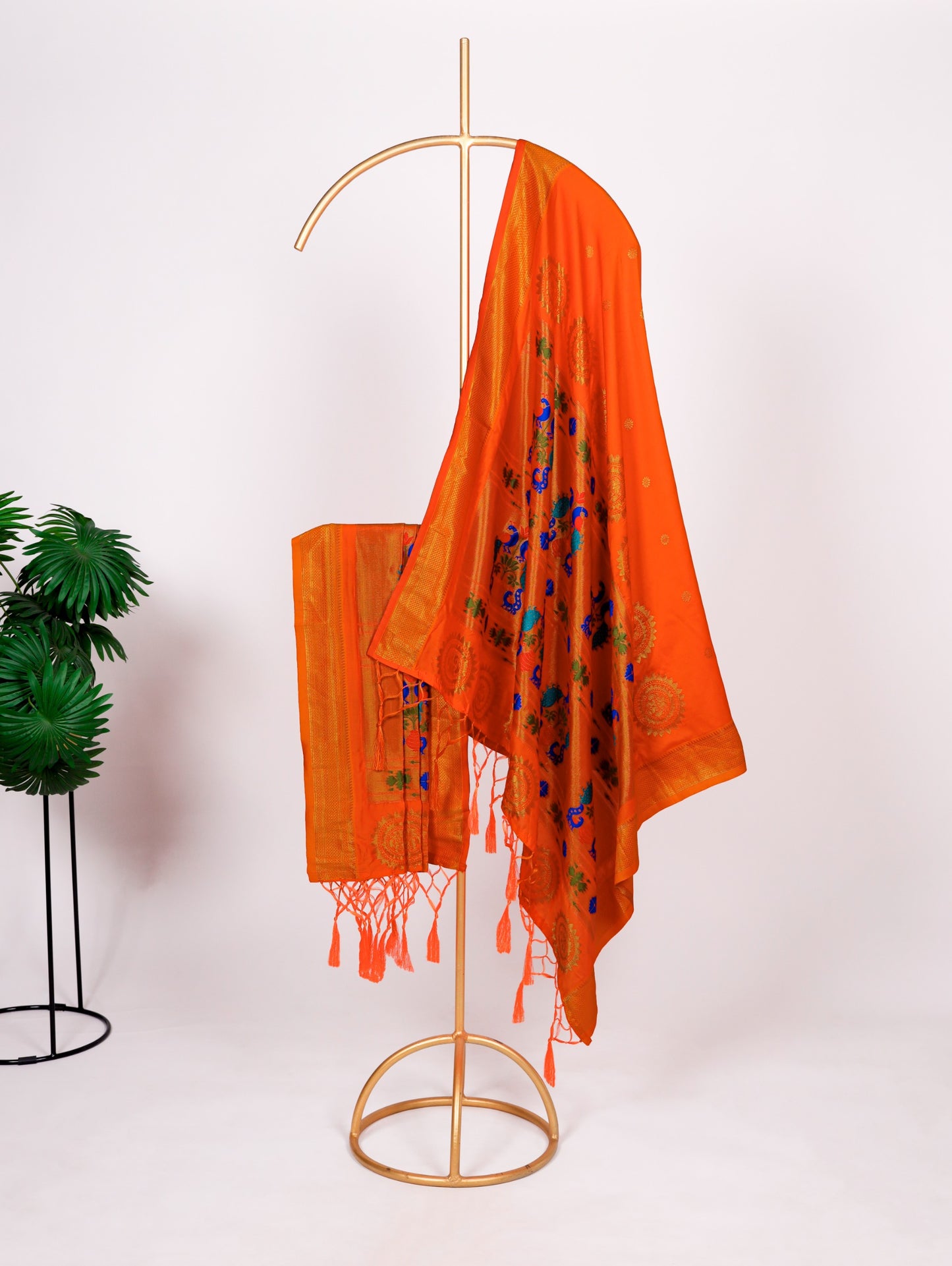 A dupatta that speaks tradition! ✨