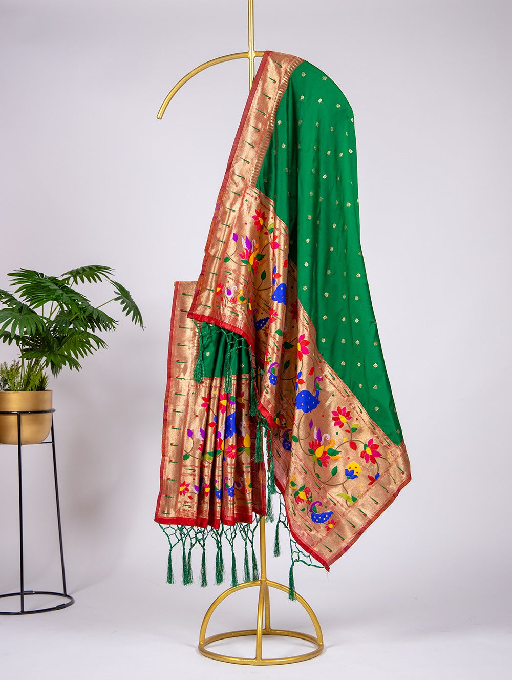 A dupatta that speaks tradition! ✨