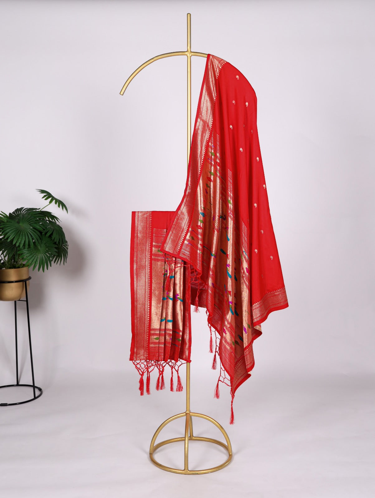 A dupatta that speaks tradition! ✨