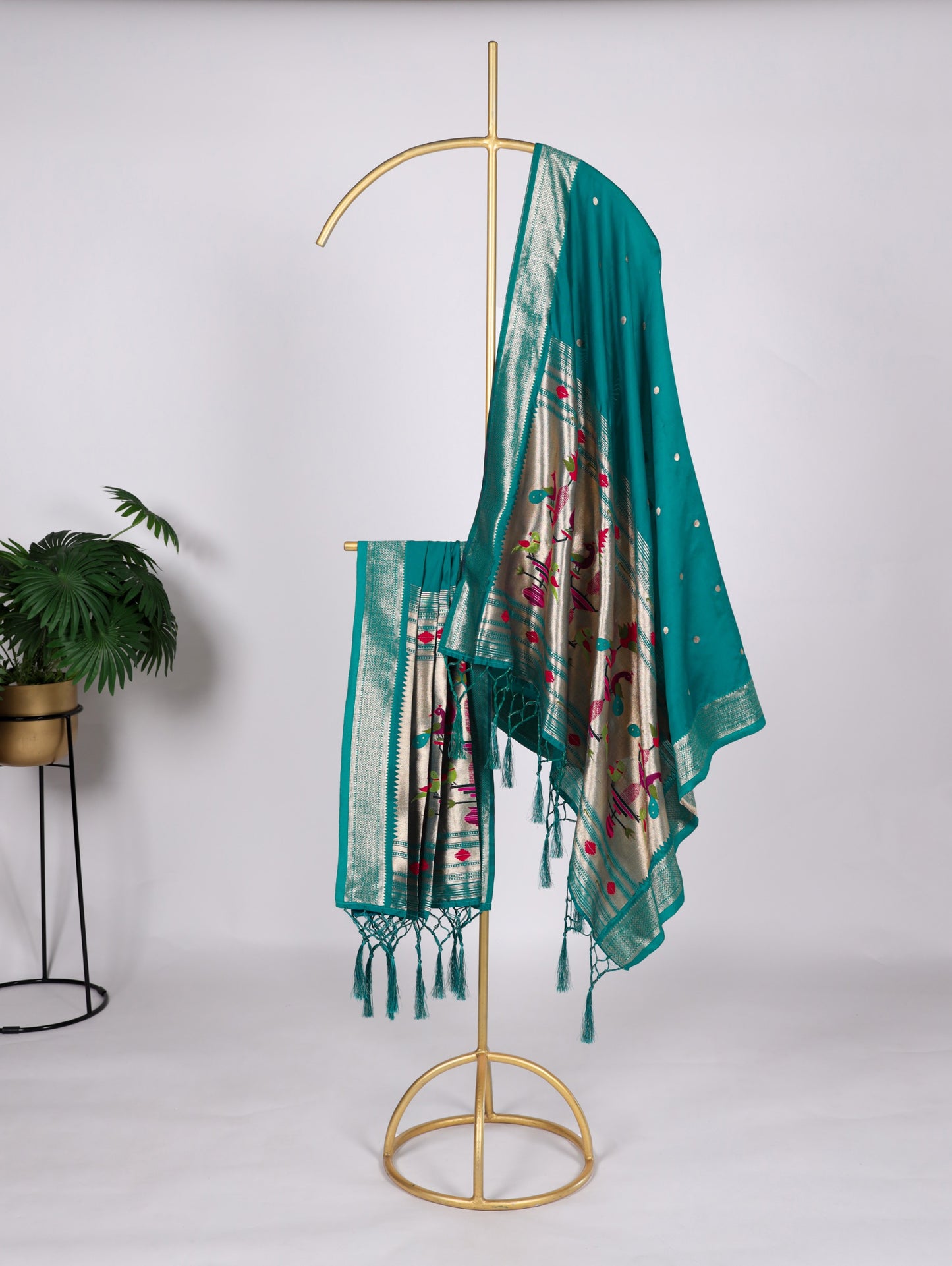 A dupatta that speaks tradition! ✨