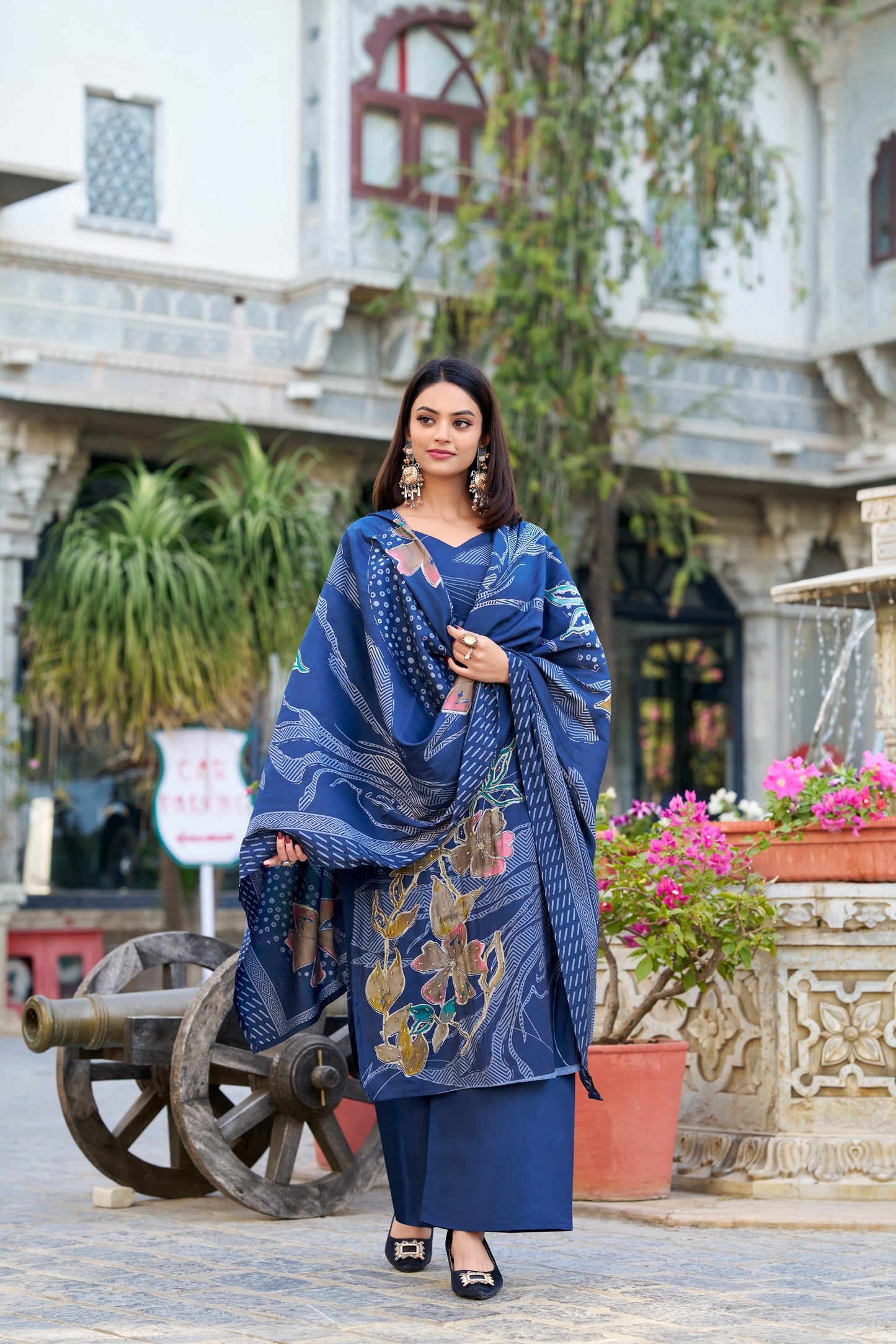 Beads meet blooms in this stunning salwar suit 💫