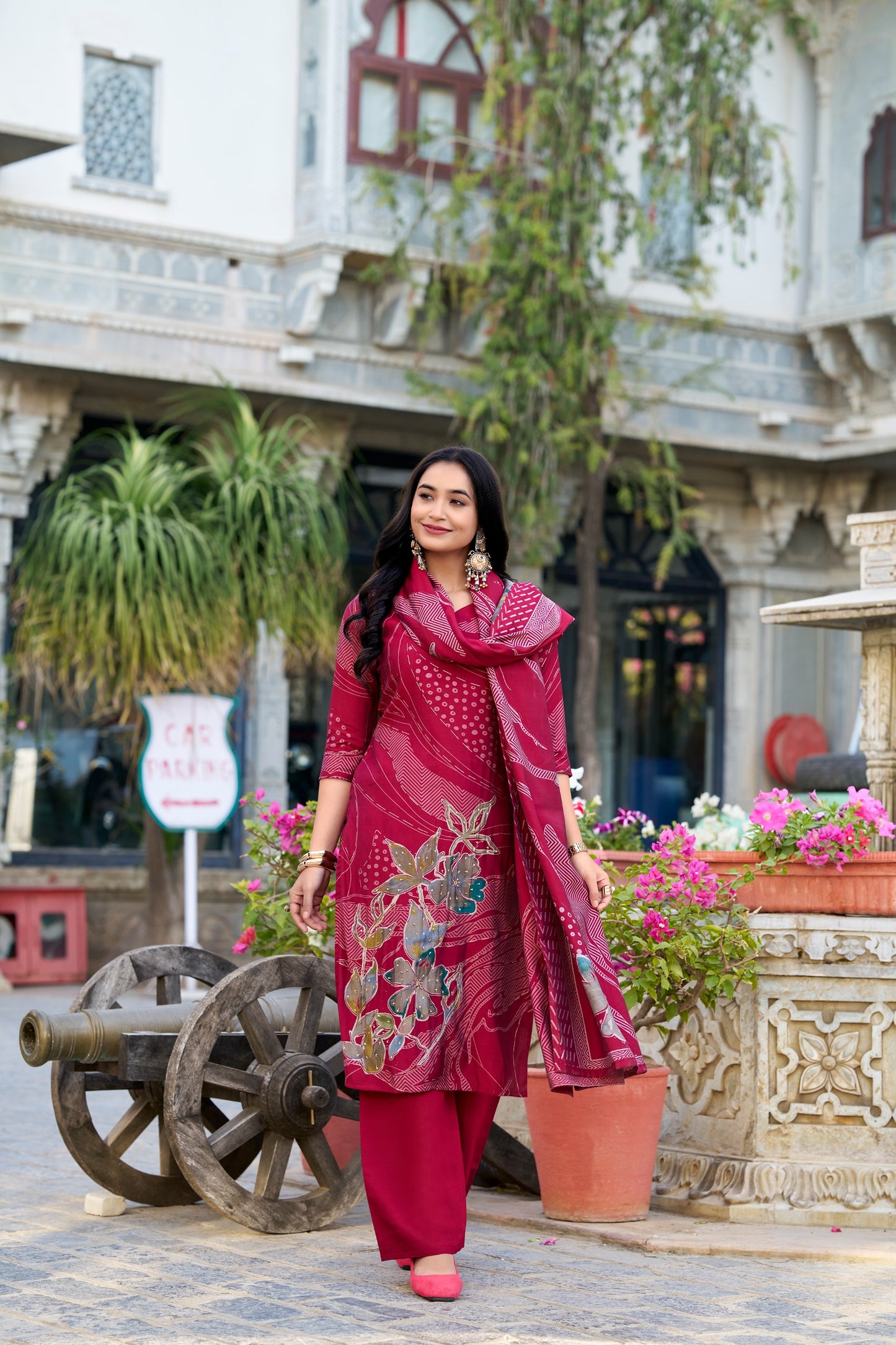 Beads meet blooms in this stunning salwar suit 💫