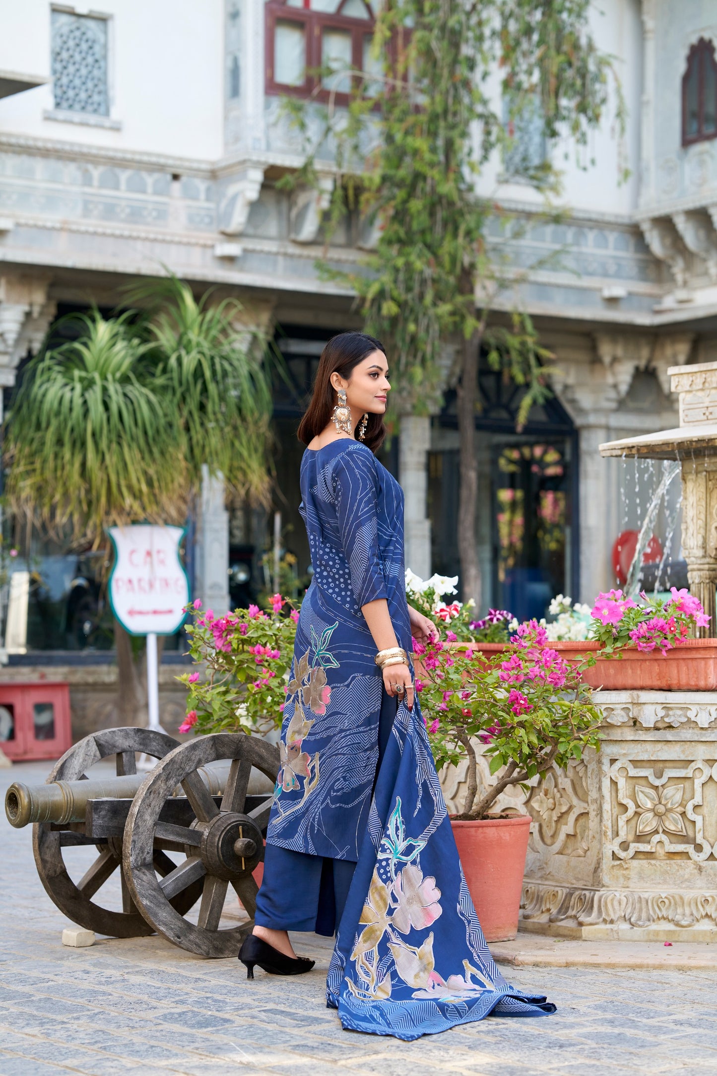 Beads meet blooms in this stunning salwar suit 💫