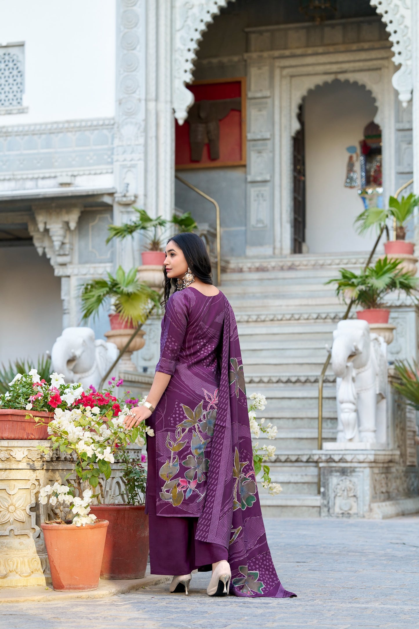 Beads meet blooms in this stunning salwar suit 💫