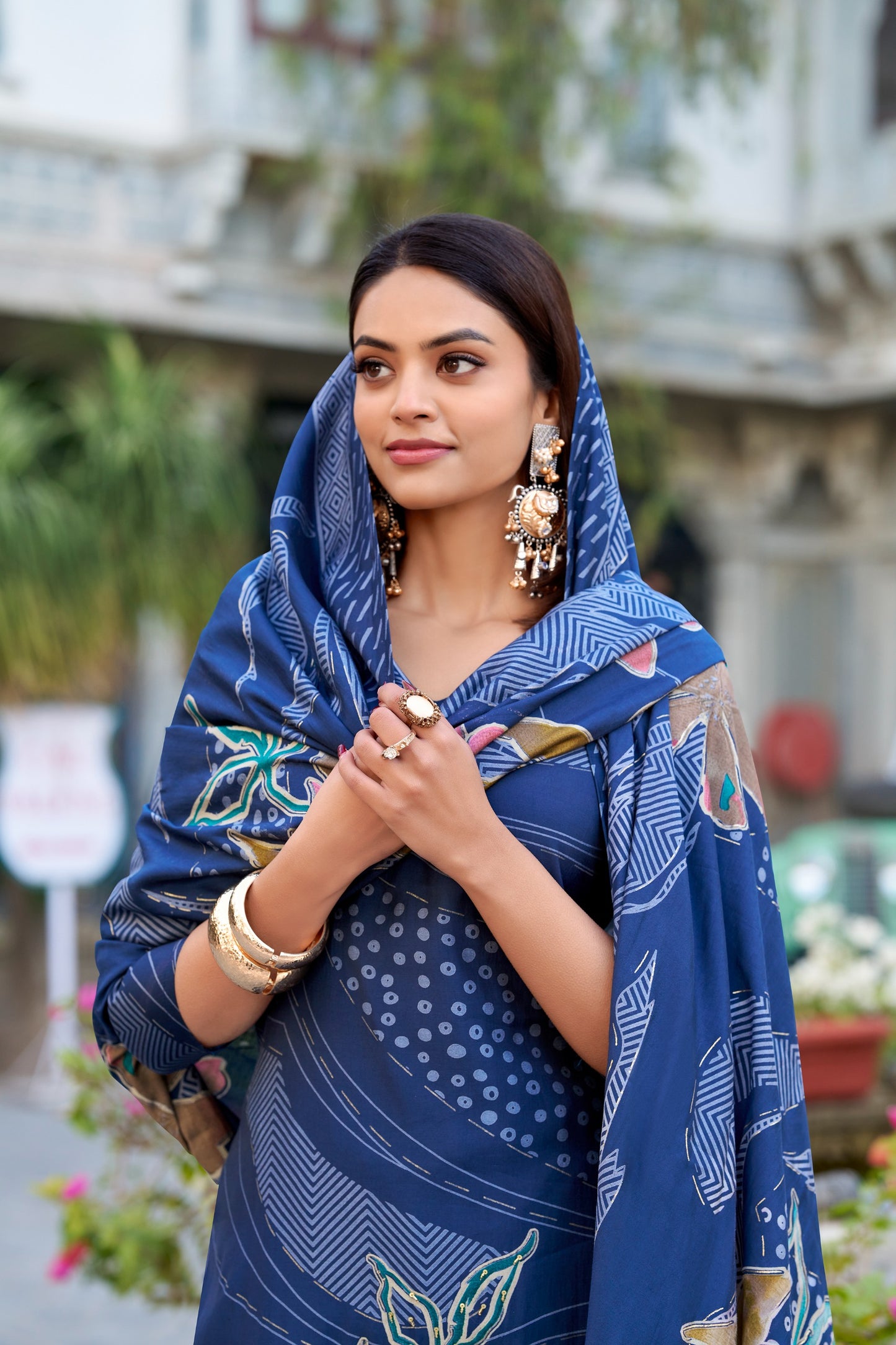 Beads meet blooms in this stunning salwar suit 💫