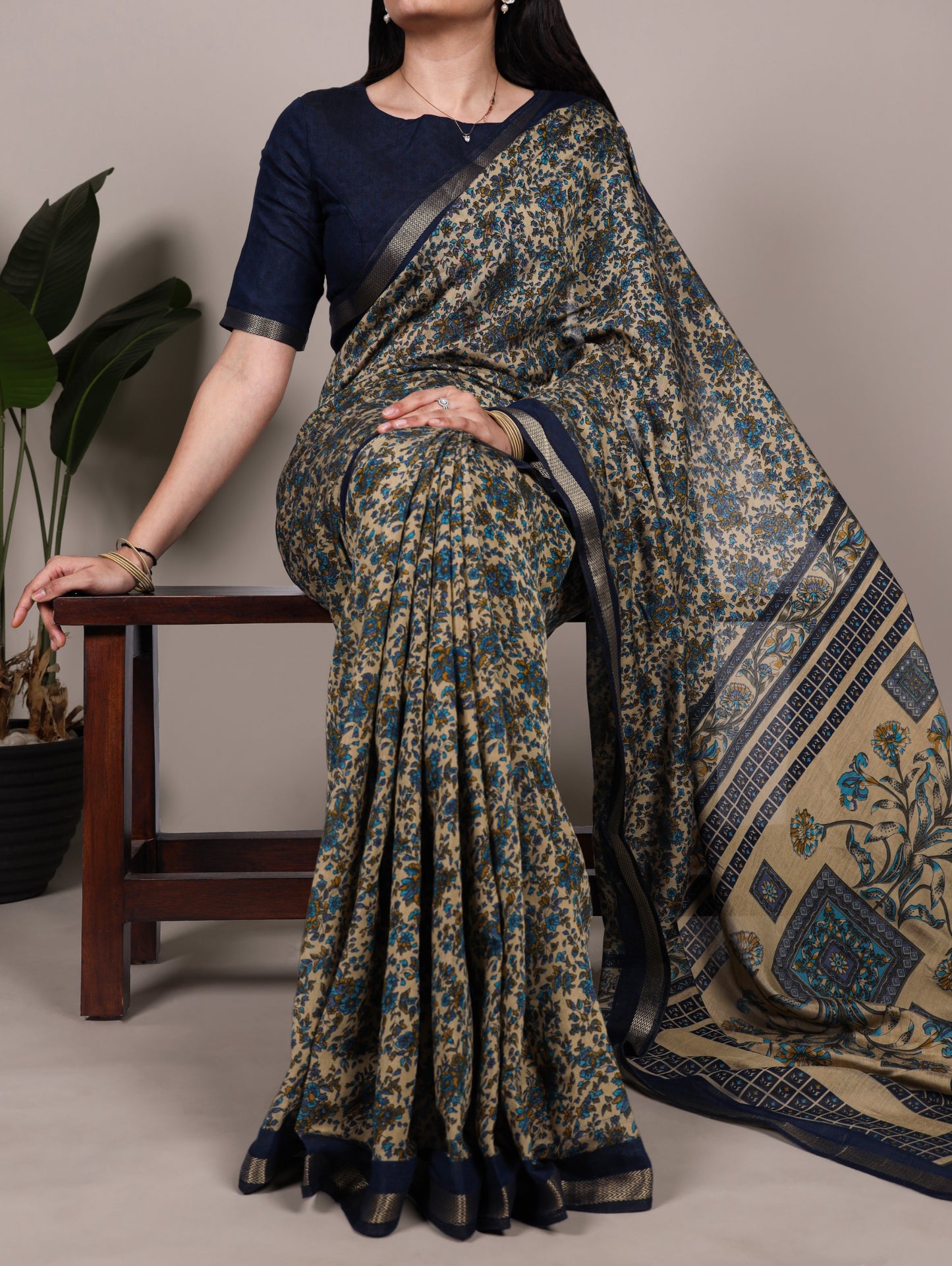 Where tradition meets comfort—this Chanderi cotton saree is all about lightweight luxury and lasting style ✨🍁