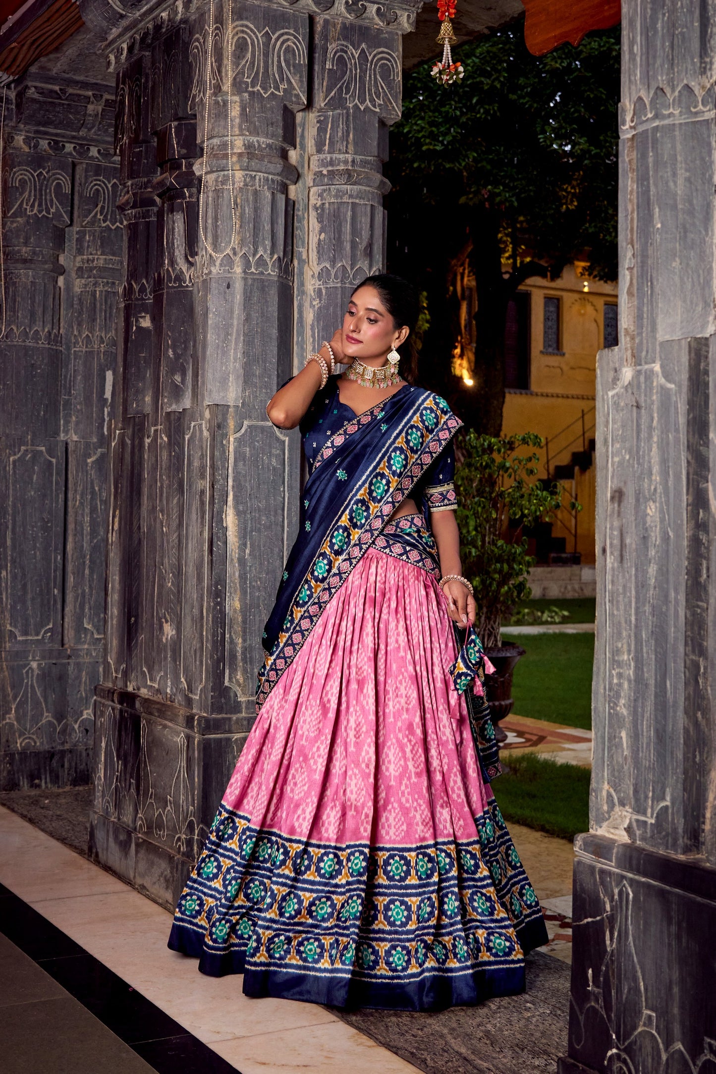 When the richness of Tasar silk meets the art of Ikkat – tradition gets a stylish update. 🥀