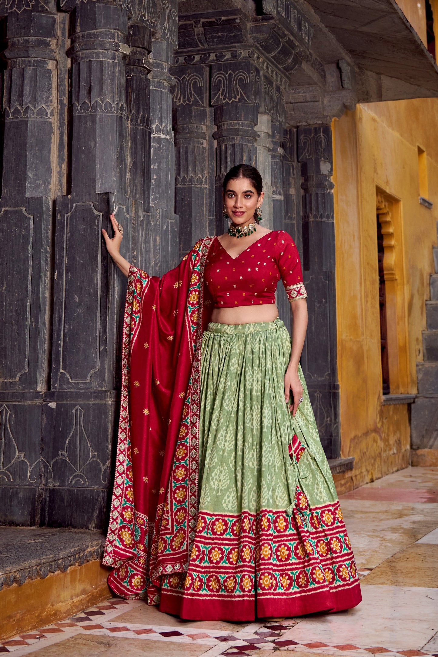 When the richness of Tasar silk meets the art of Ikkat – tradition gets a stylish update. 🥀