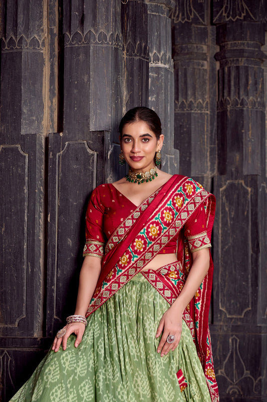 When the richness of Tasar silk meets the art of Ikkat – tradition gets a stylish update. 🥀