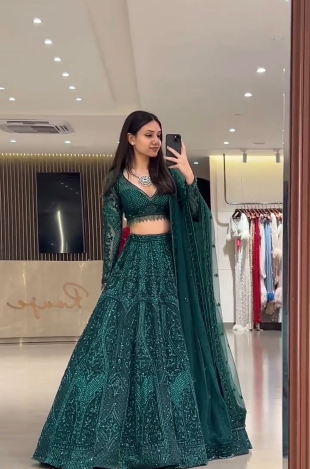 Own the night in a shade of green that never goes out of style ✨✨