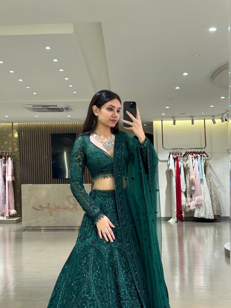 Own the night in a shade of green that never goes out of style ✨✨
