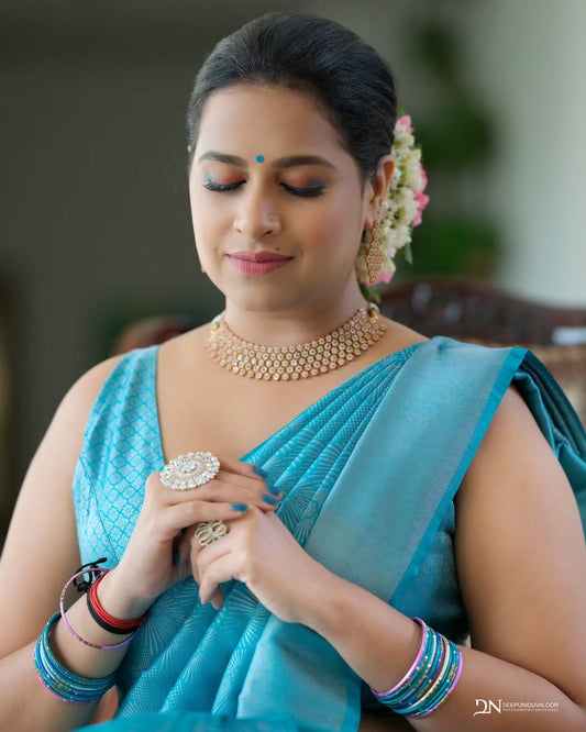 This beautiful saree is elegantly decorated with gorgeous Solid Jacquard weave that gives a perfect look to the outfit.