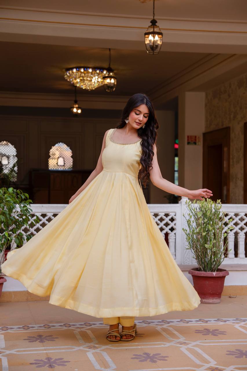 Presenting New Ready-Made Gown Pant With Dupatta Collection*  🔥😍🥰