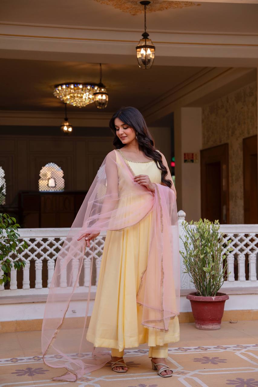 Presenting New Ready-Made Gown Pant With Dupatta Collection*  🔥😍🥰