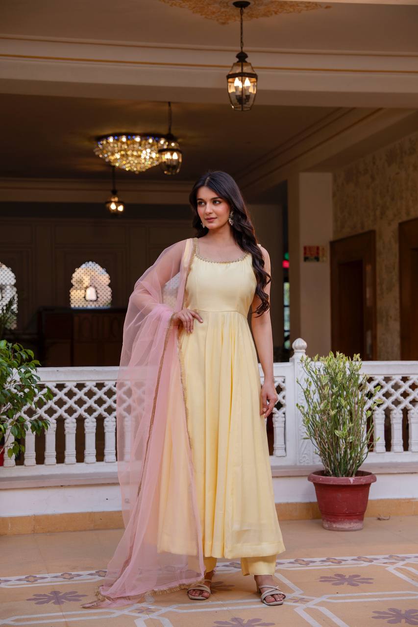 Presenting New Ready-Made Gown Pant With Dupatta Collection*  🔥😍🥰