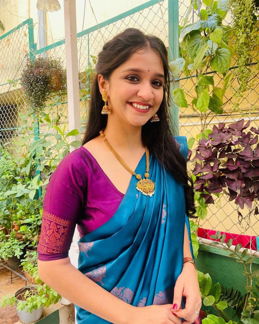 This beautiful saree is elegantly decorated with gorgeous Solid Jacquard weave that gives a perfect look to the outfit.