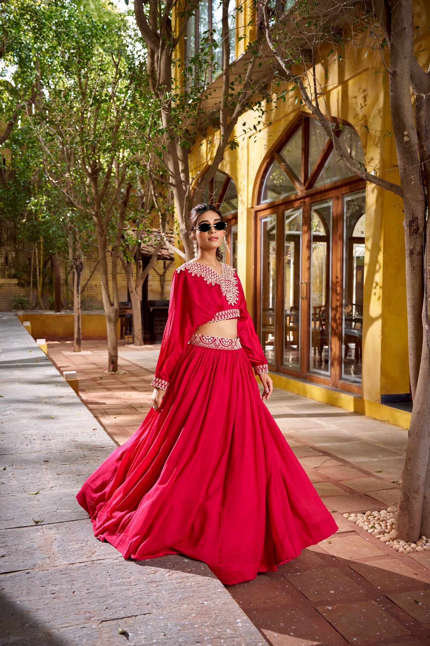 Where tradition meets contemporary design, this Vichitra silk co-ord set lehenga offers a timeless ethnic look. 💖
