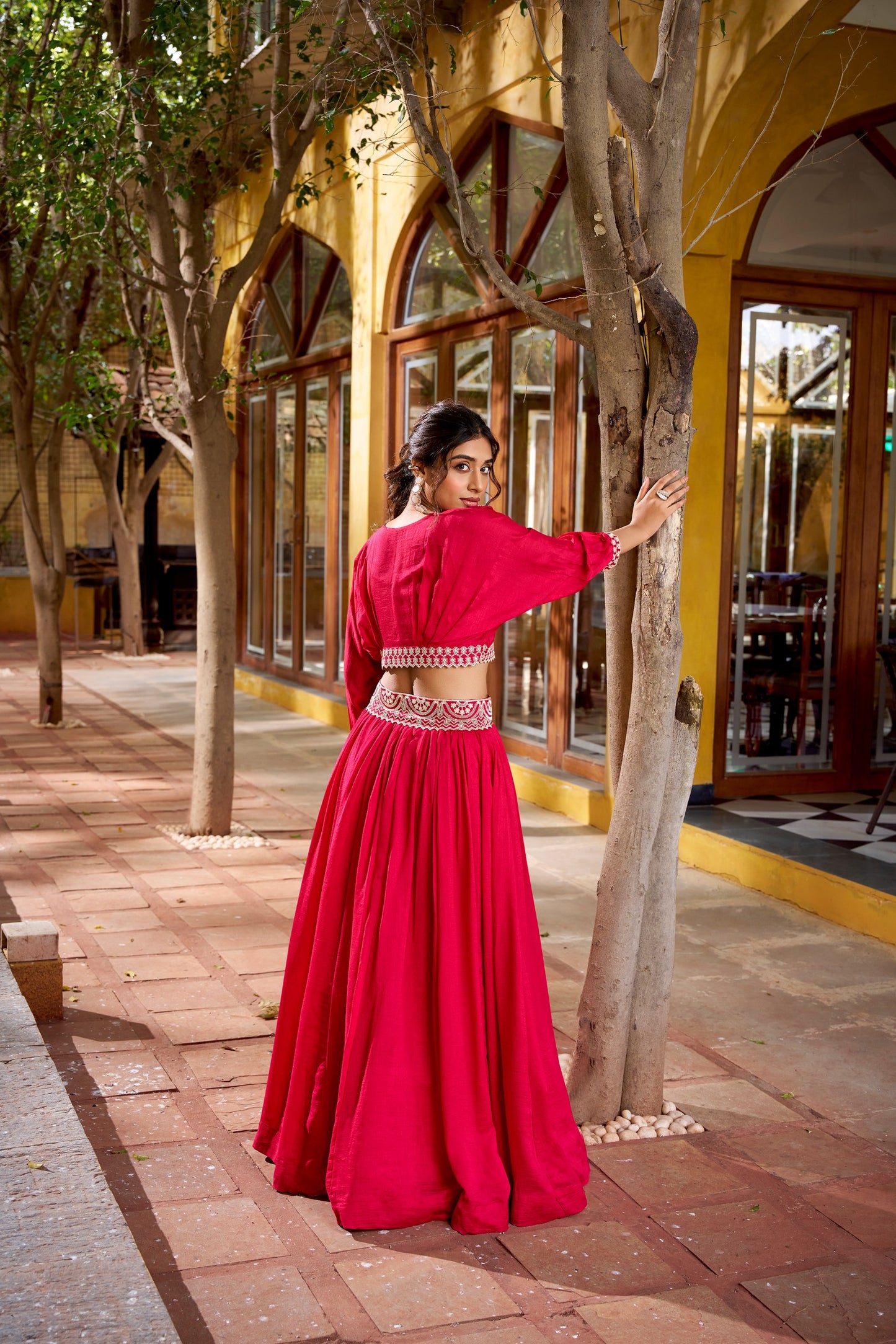 Where tradition meets contemporary design, this Vichitra silk co-ord set lehenga offers a timeless ethnic look. 💖