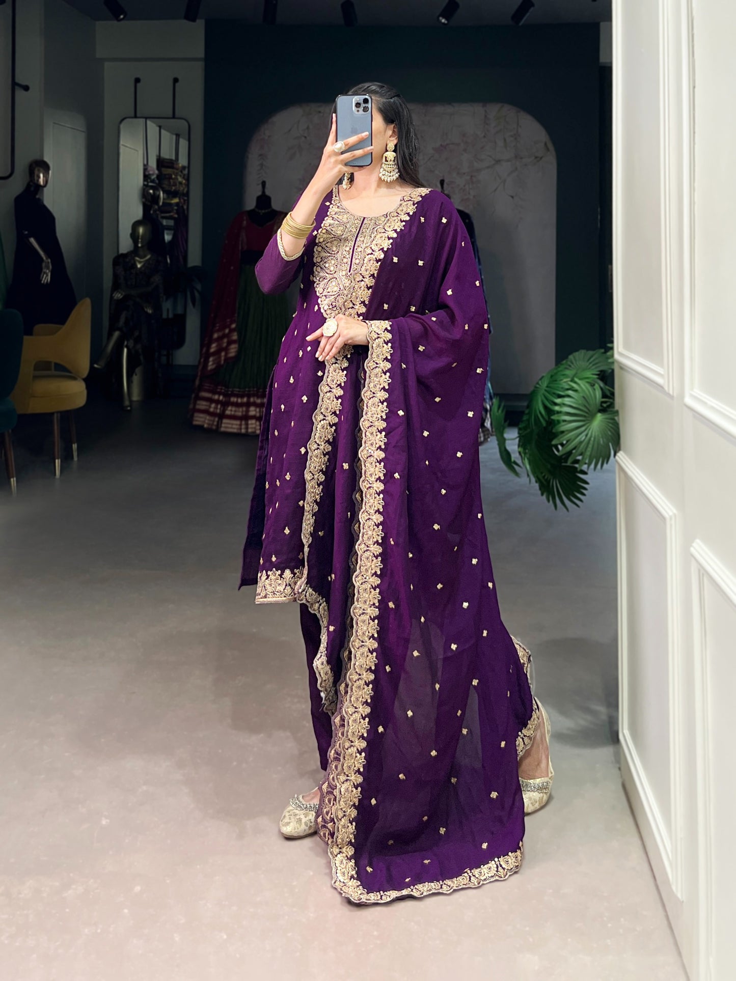 From the richness of the fabric to the charm of its embroidery 🪻