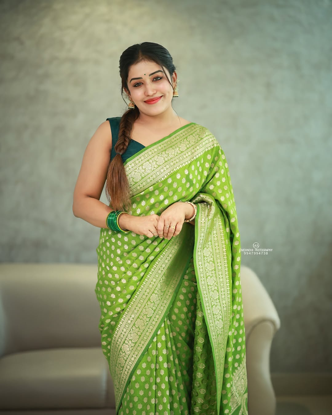 This beautiful saree is elegantly decorated with gorgeous Solid Jacquard weave that gives a perfect look to the outfit.