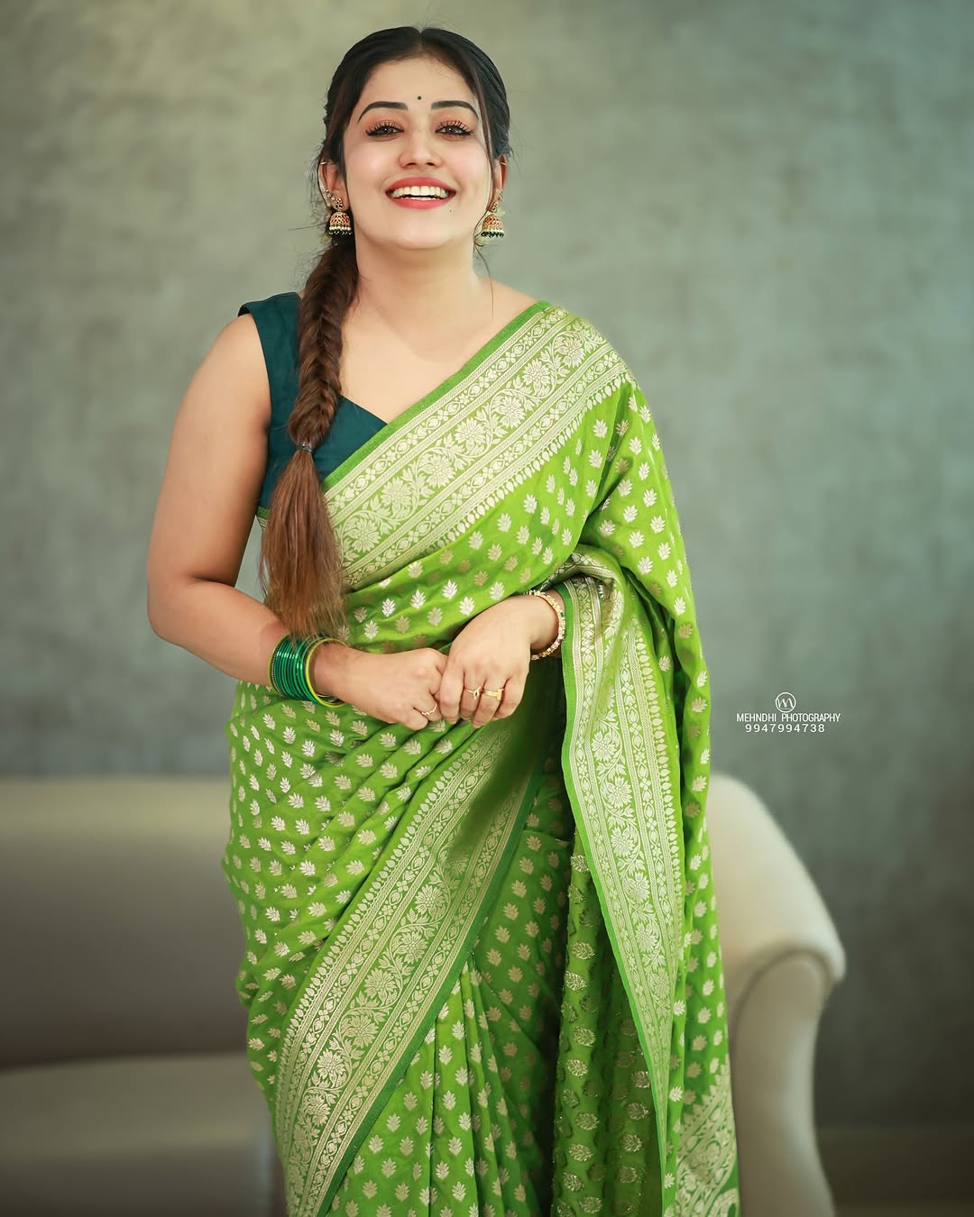 This beautiful saree is elegantly decorated with gorgeous Solid Jacquard weave that gives a perfect look to the outfit.