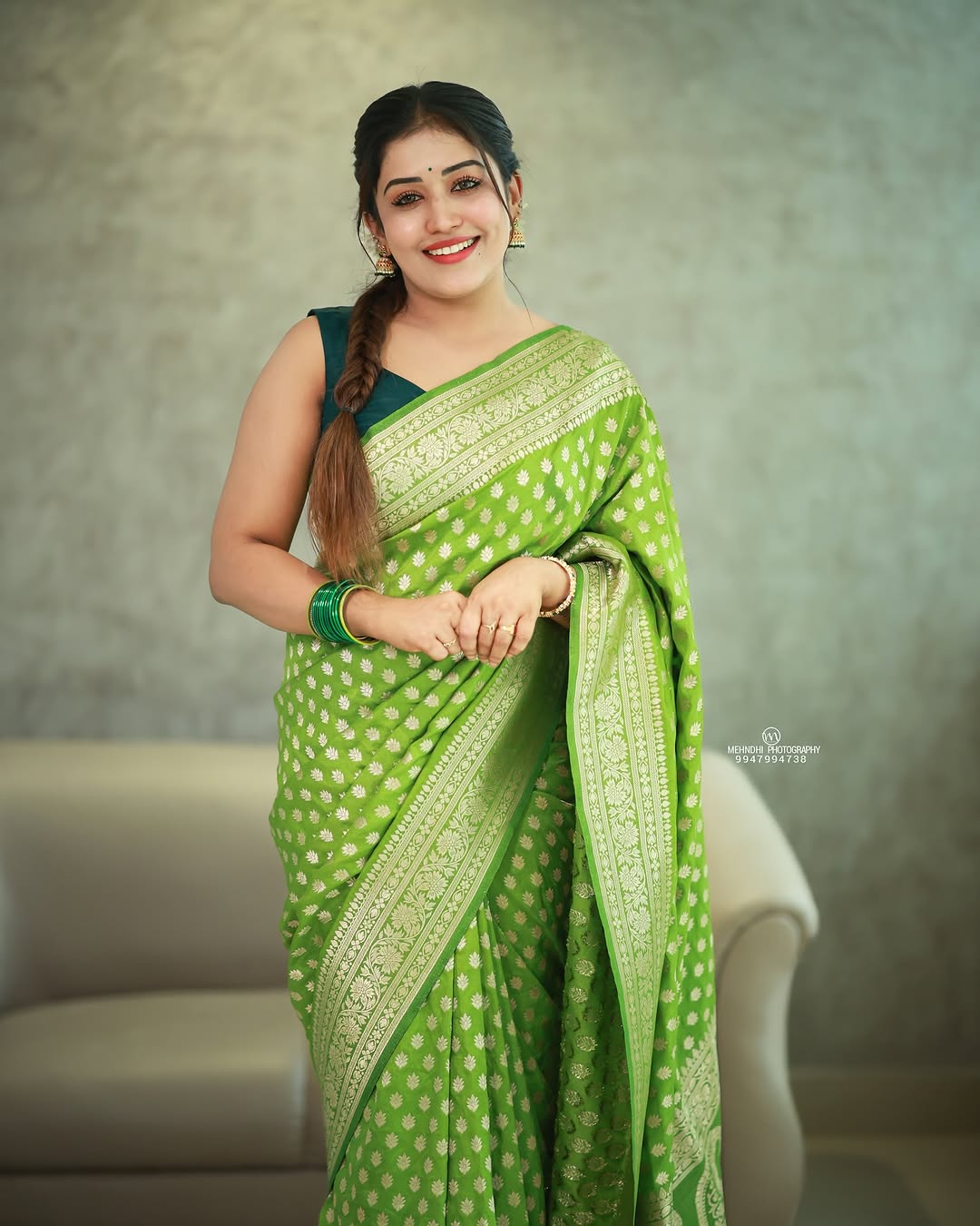 This beautiful saree is elegantly decorated with gorgeous Solid Jacquard weave that gives a perfect look to the outfit.