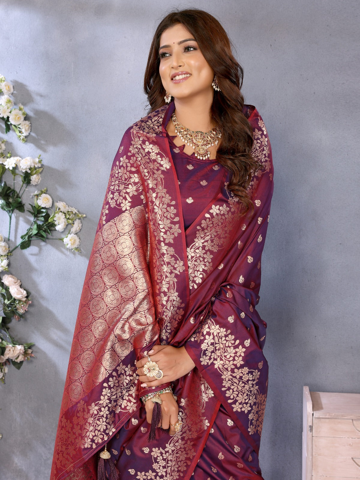😊Gift ur loved ones with our premium sarees😊