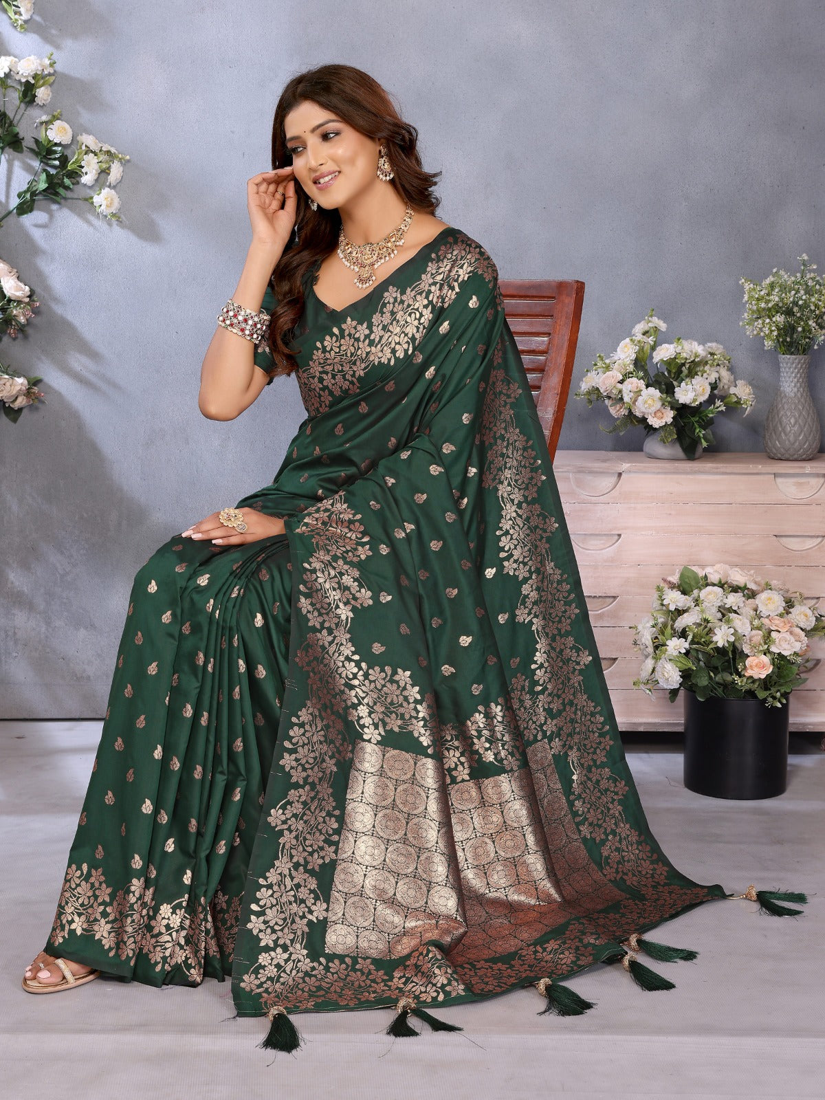 😊Gift ur loved ones with our premium sarees😊