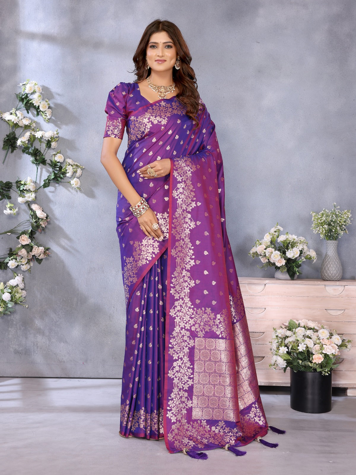 😊Gift ur loved ones with our premium sarees😊