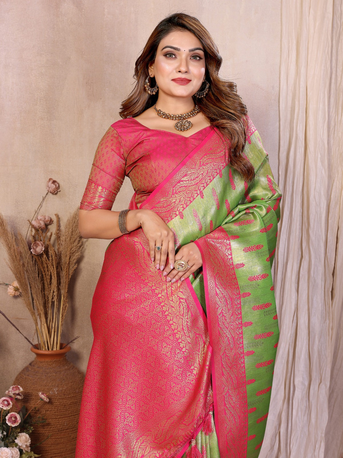 These superior and premium pure banarasi tissue silk  sarees with all over weaving butties👗