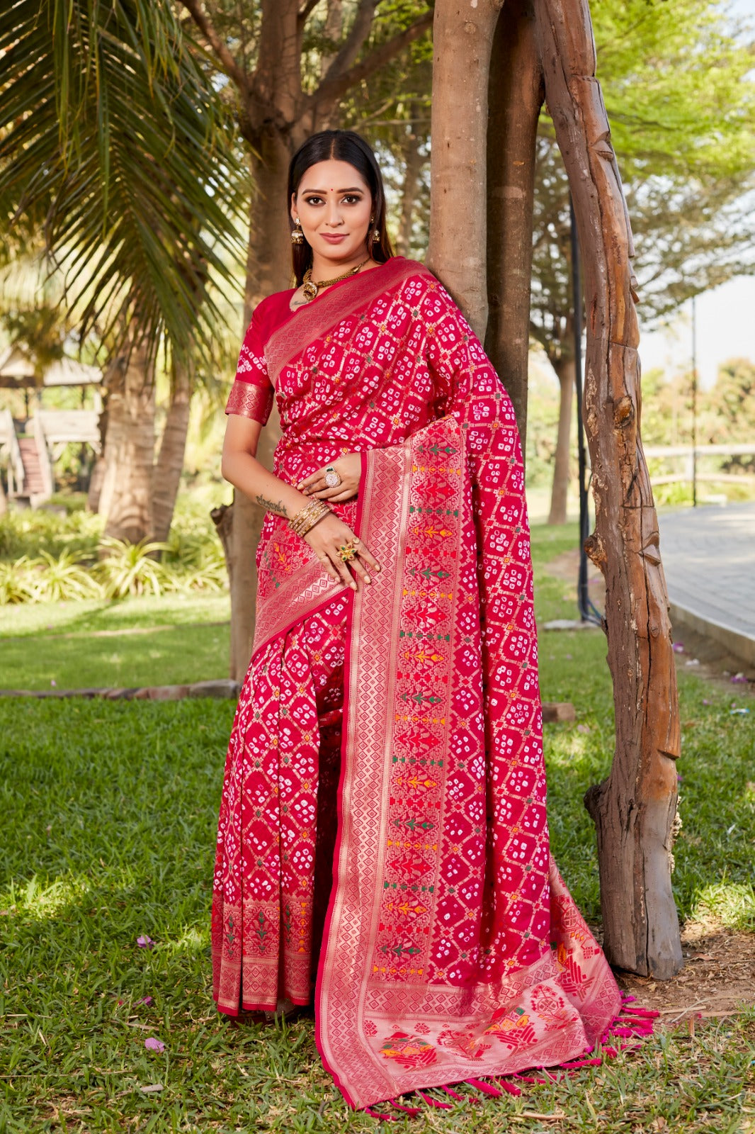 Too pretty and beautiful boutique Gharchola Bandhej series 😍👗🧵