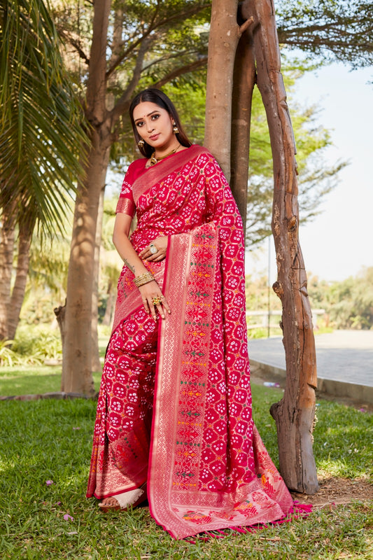 Too pretty and beautiful boutique Gharchola Bandhej series 😍👗🧵
