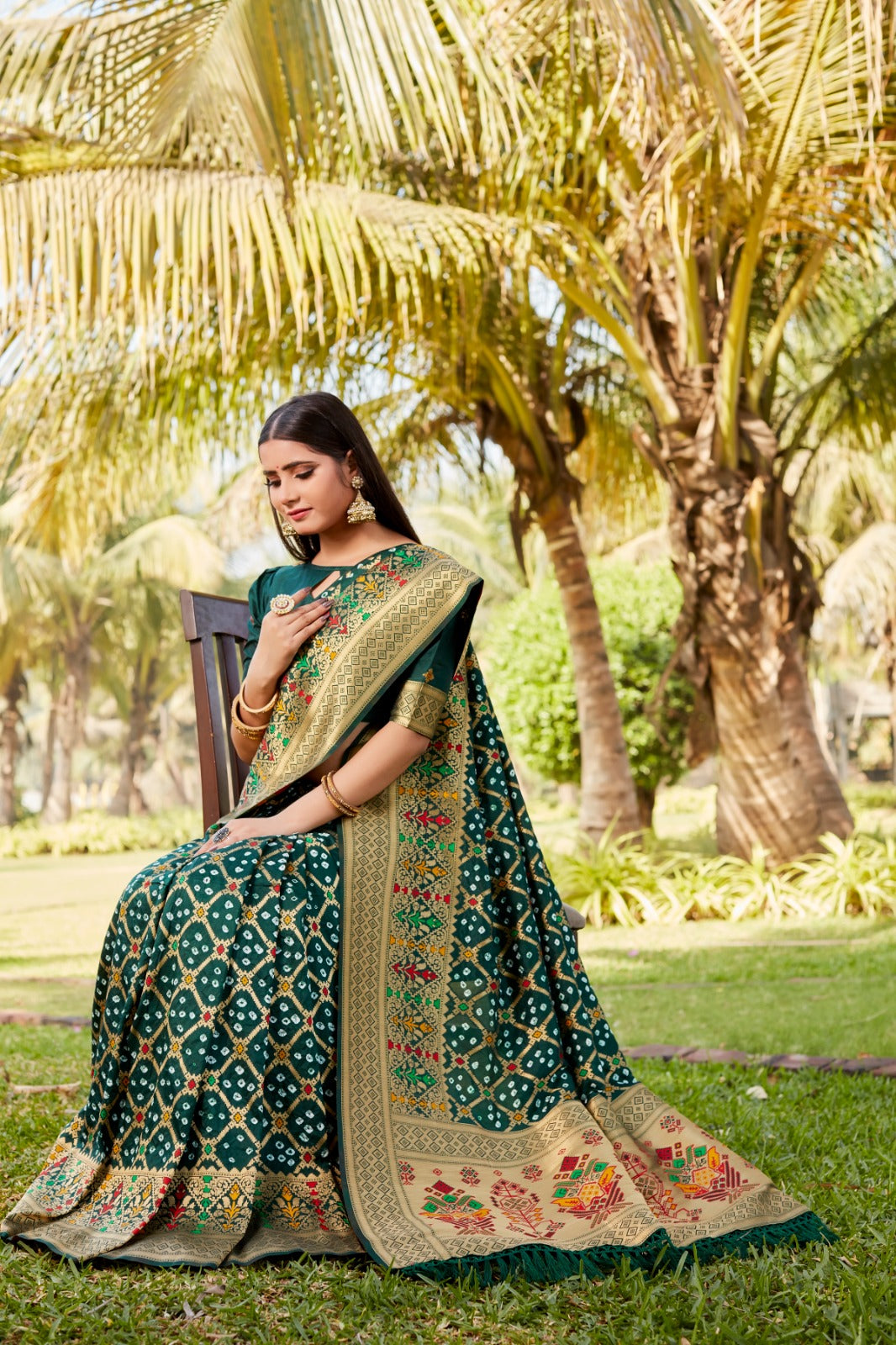 Too pretty and beautiful boutique Gharchola Bandhej series 😍👗🧵