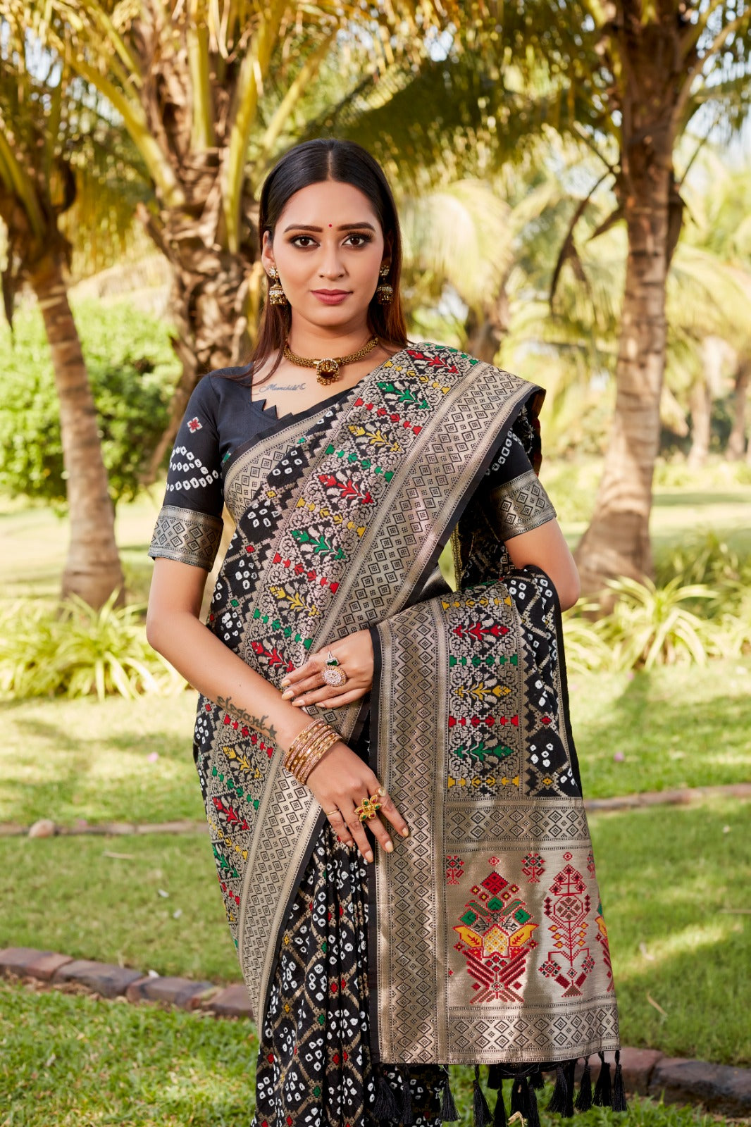 Too pretty and beautiful boutique Gharchola Bandhej series 😍👗🧵