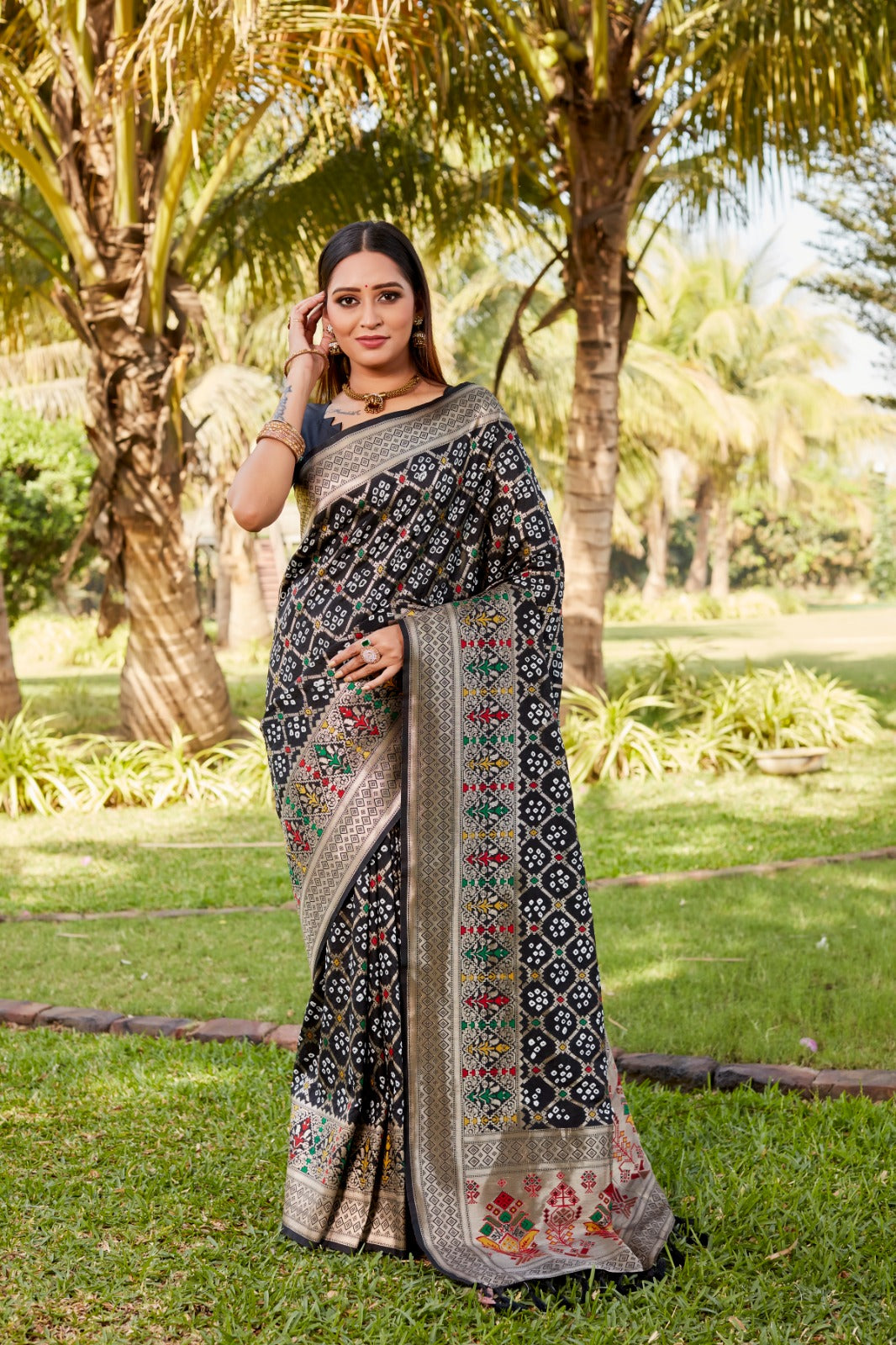 Too pretty and beautiful boutique Gharchola Bandhej series 😍👗🧵