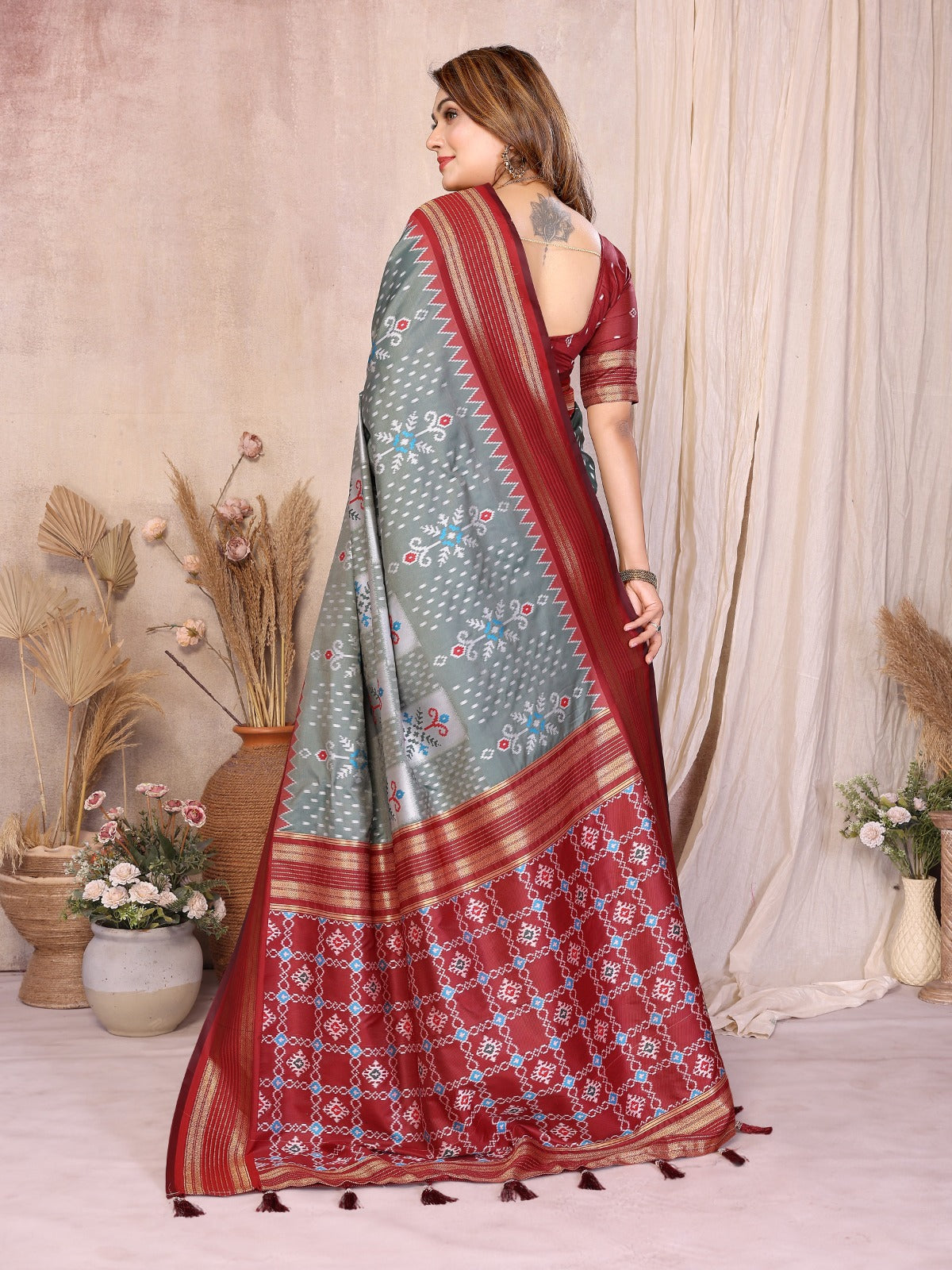 ✨ Soft Silk Ikkat Weaving Saree with Rich Zari Border ✨
