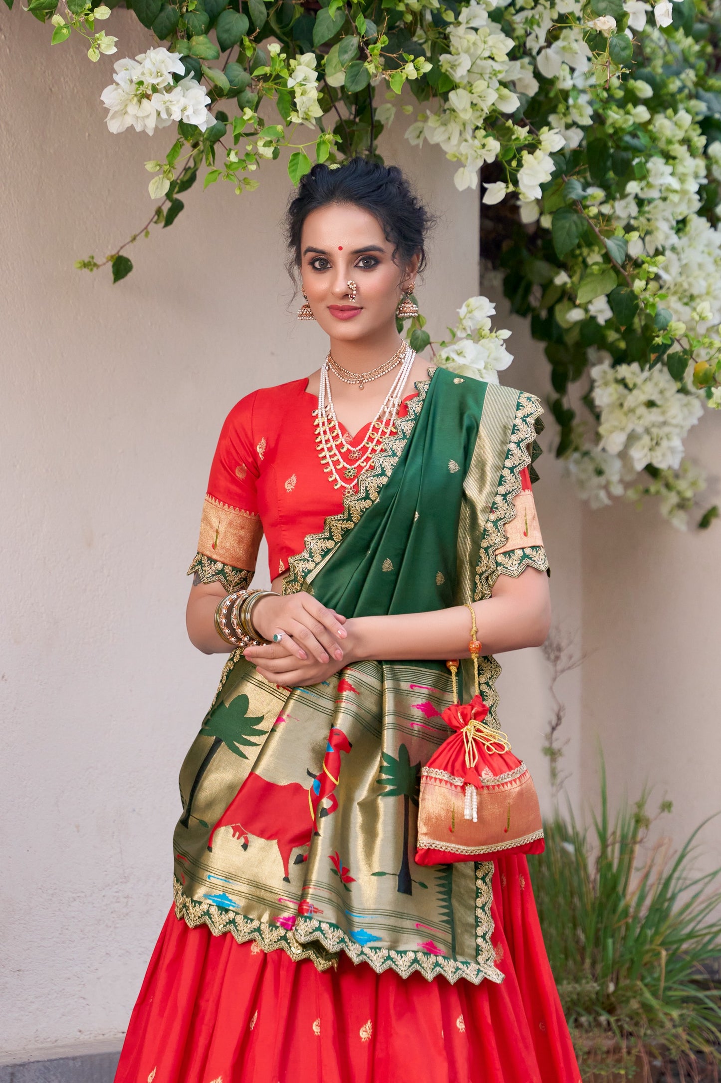 Adorning tradition, one regal Paithani weave at a time 🌸