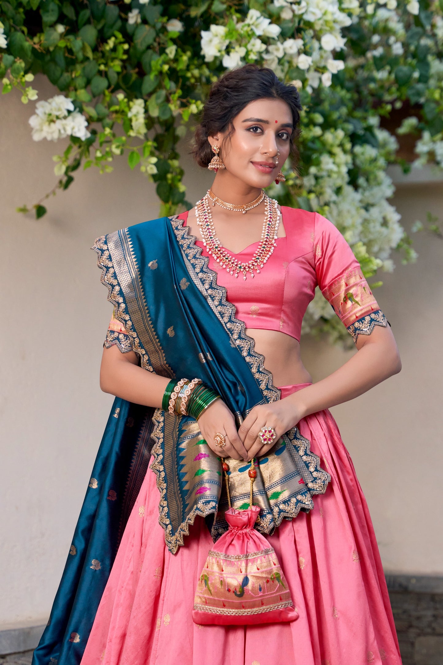 Adorning tradition, one regal Paithani weave at a time 🌸